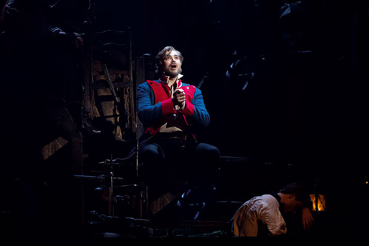 Milan van Waardenburg als "Jean Valjean" @ "Les Miserables" im Londoner West End (©Foto: Delfont Mackintosh Theatres Ltd. LondonDanny Kaan) 